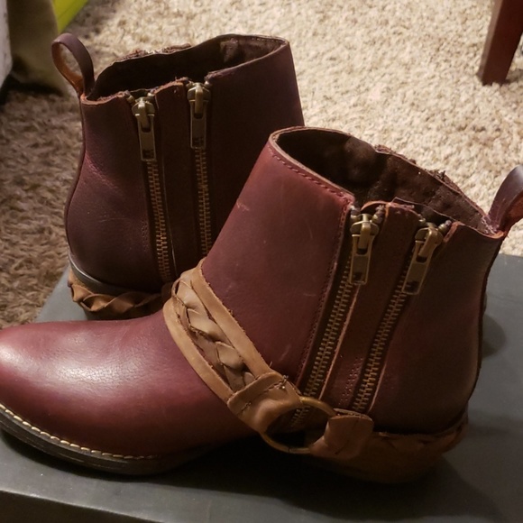 Boots - Picture 3 of 3